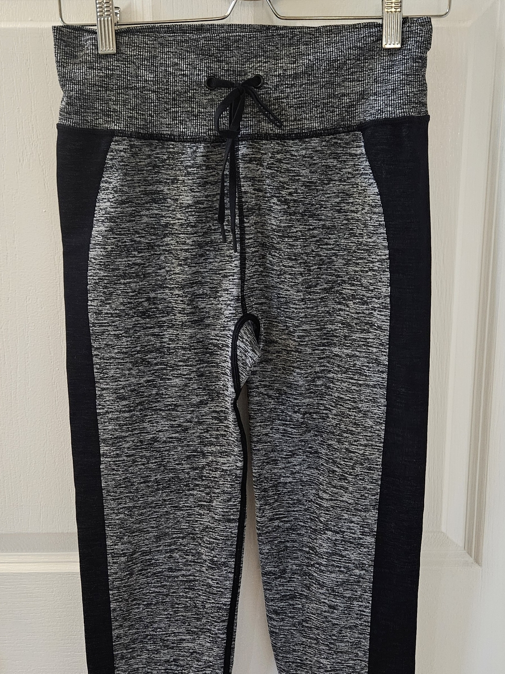 PINK Victoria's Secret Black and Grey Marled Colorblock Leggings